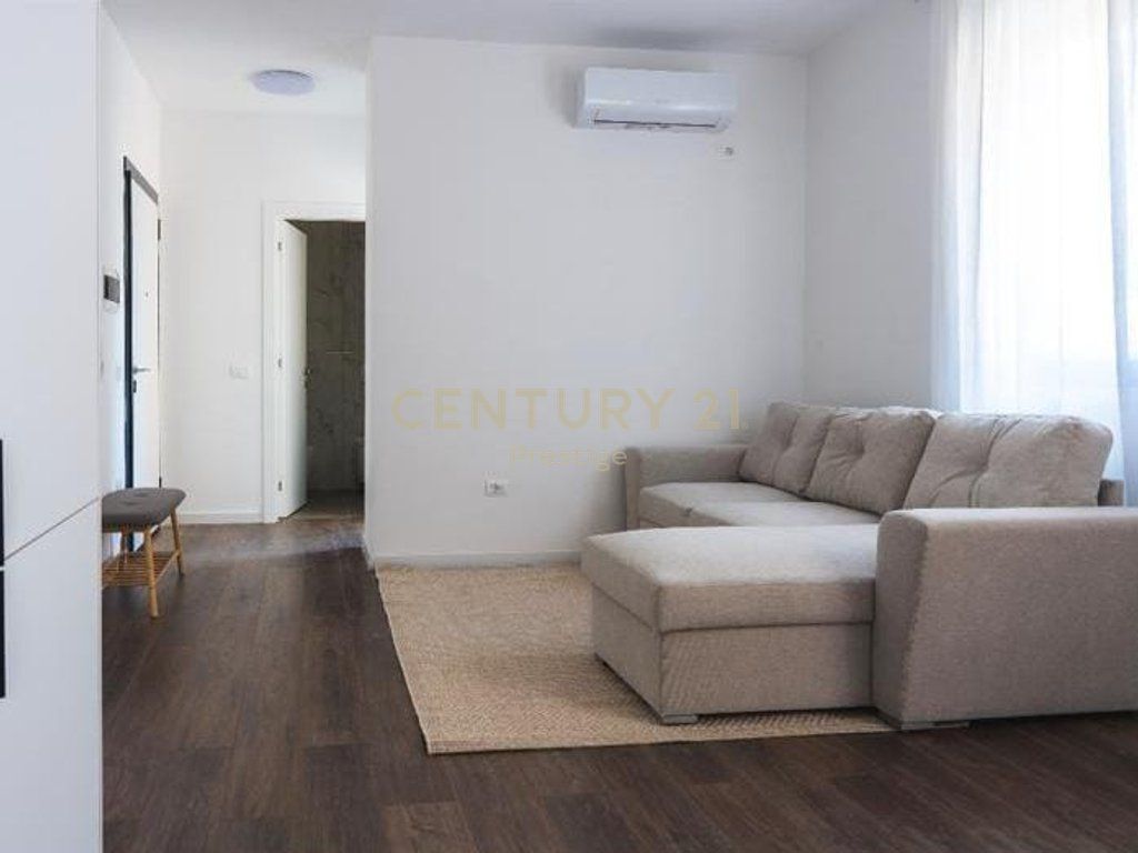 APARTAMENT 1+1 ME QIRA PRANE STACIONIT TE TRENIT, TIRANE !