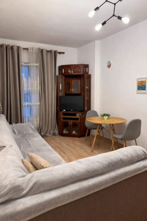 Apartment 1+1, Astir!