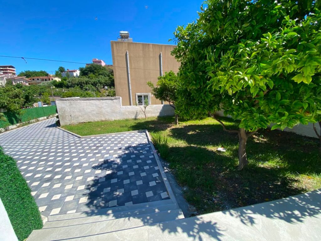 Private House near the Center, Durres!