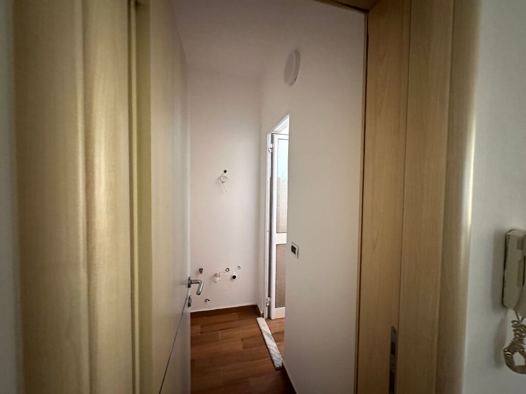Shitet apartament 1+1 ne Bllok