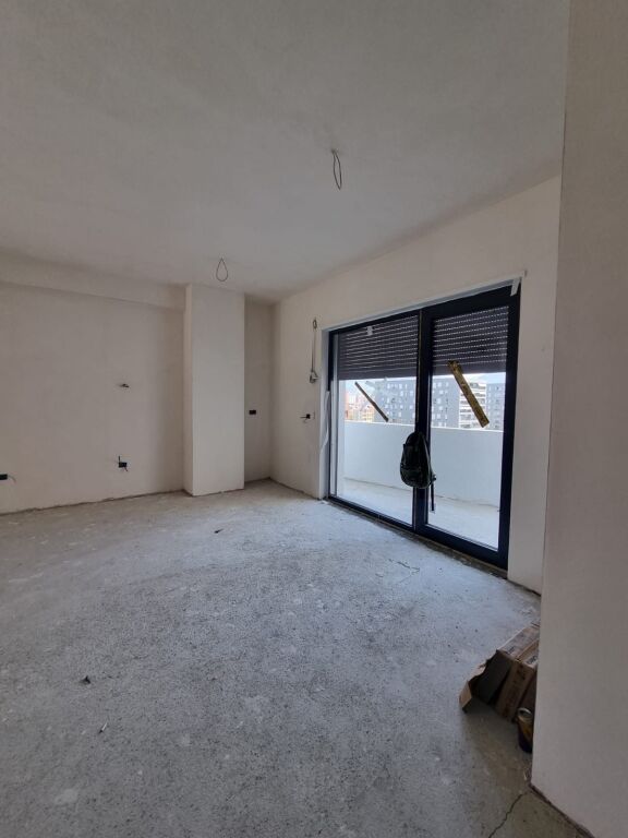 Shitet apartament 2+1, Don Bosko!