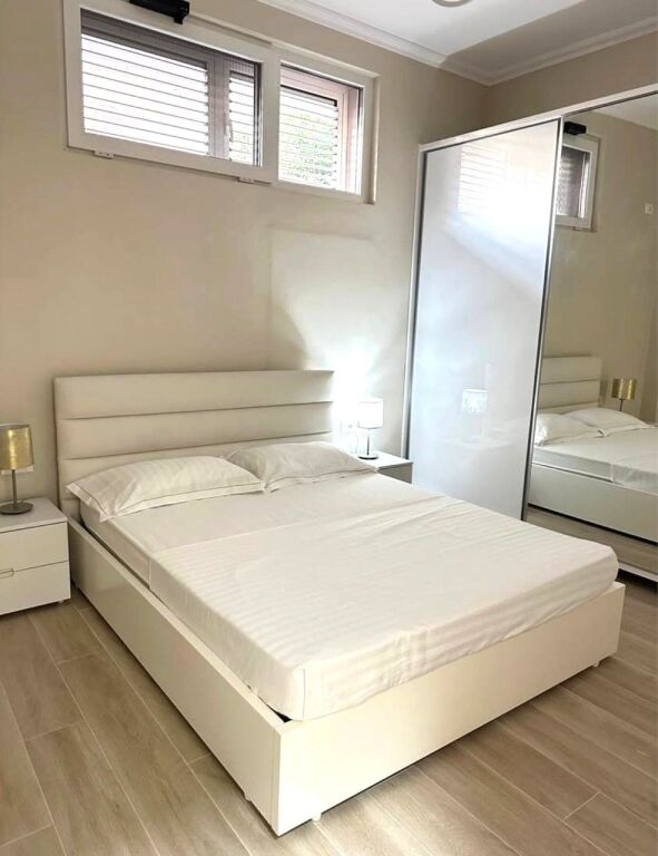 🏡 Jepet me Qira Apartament 1+1 ne Xhamllik, 550 mije leke