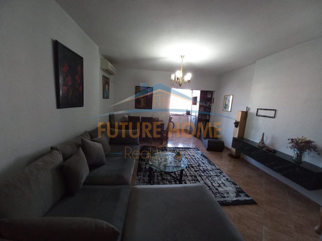 Shitet, Apartament 2+1, Rruga Dritan Hoxha, Tiranë.