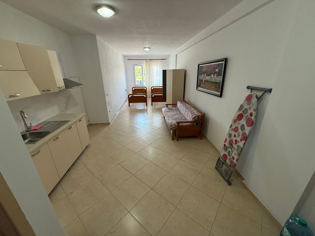 Garsionere 25000 leke.Yzberisht