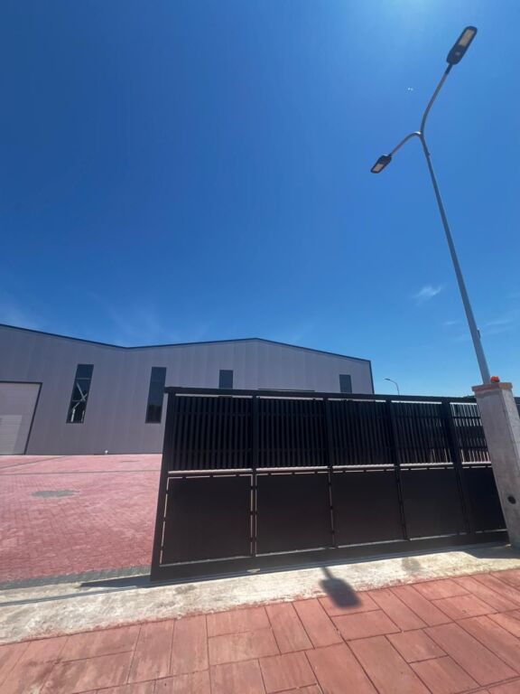 CAPANNONE IN AFFITTO VICINO AL NUOVO PORTO DI DURAZZO