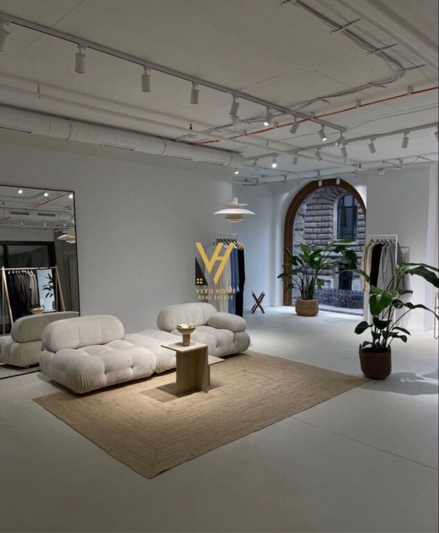 AFFITTASI NEGOZIO 55 M2 A MYSLYM SHYRI 2.000 EURO