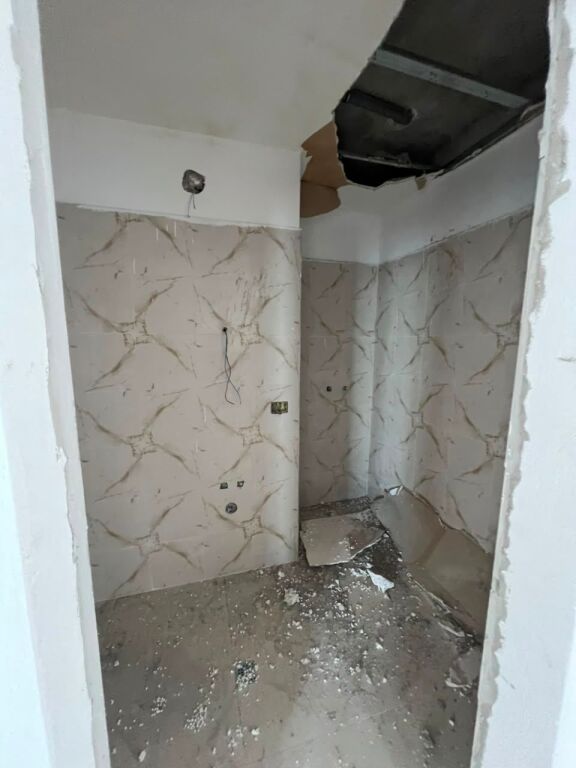 Shitet Apartament 2+1+2 në Vollga, tek Pallati 27-Katësh, Durrës