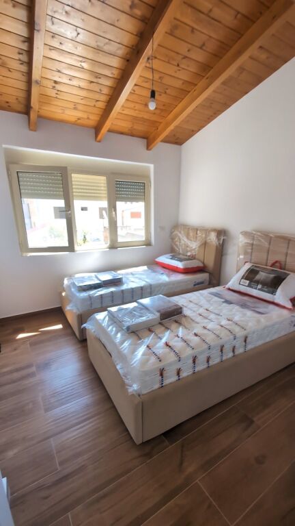 🏡 VILLA DI 3 PIANI IN AFFITTO – VICINO ALLA SCUOLA "2 GJELAT"