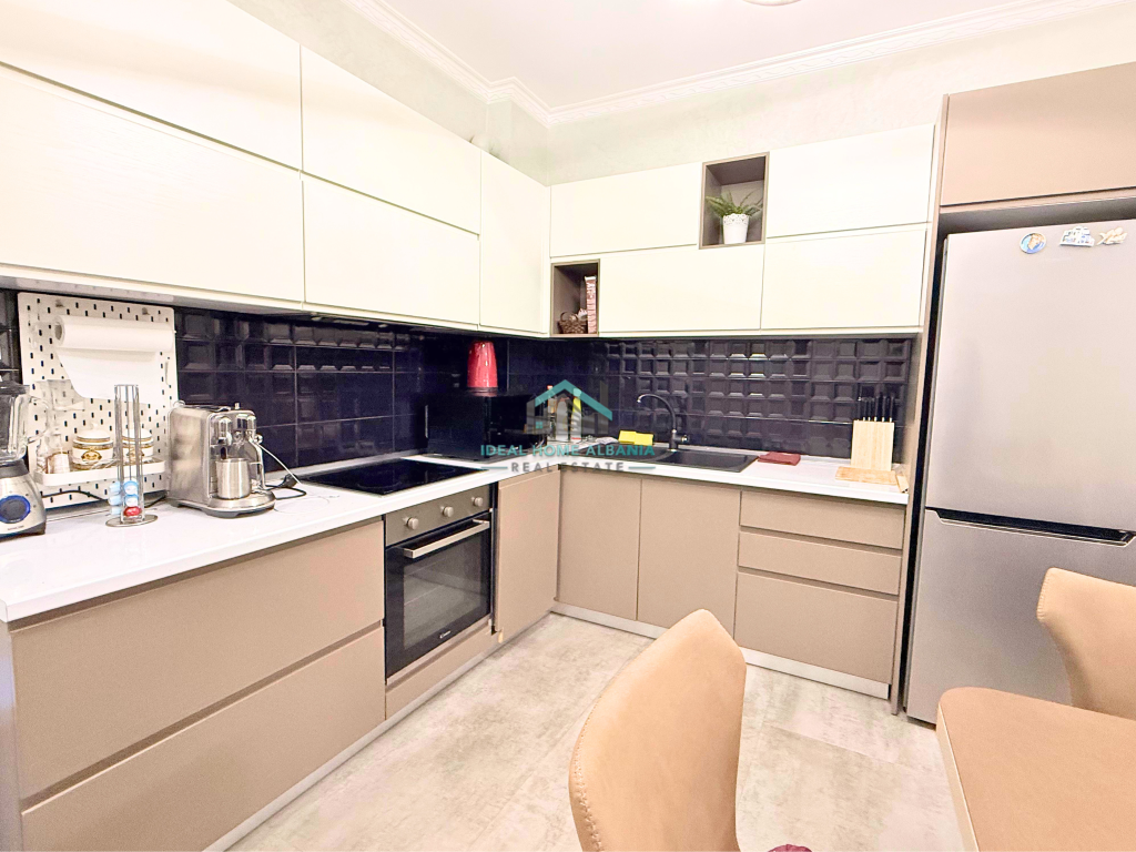 Apartament me Qera 2+1, Lungomare, Vlore.