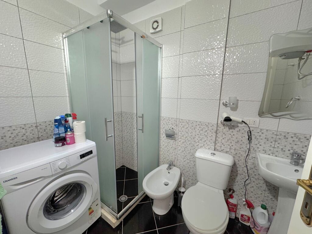 🌊 APARTAMENT MODERN ME QERA DITORE – PLAZH, DURRËS | PRANË HOTEL PALACE &amp; ROYAL G