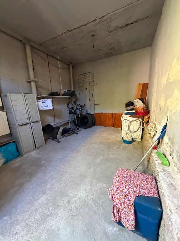 Shitet Apartament 2+1 me Post Parkimi dhe Dyqan – Zona e Ish Parkut të Autobuzave, Tiranë
