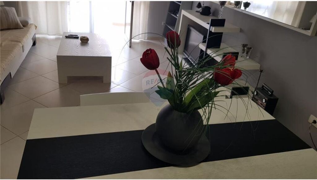 Apartament - Për Qira - Rruga Hamdi Sina, Tiranë