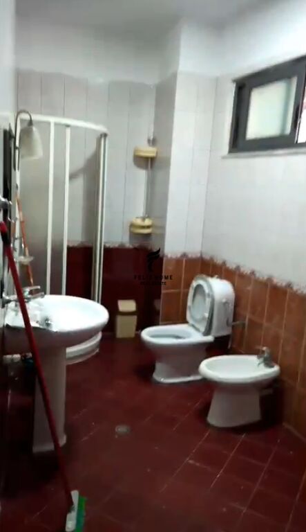 APARTAMENT ME QERA 1+1 MINE PEZA 50.000 LEKE FH-82600