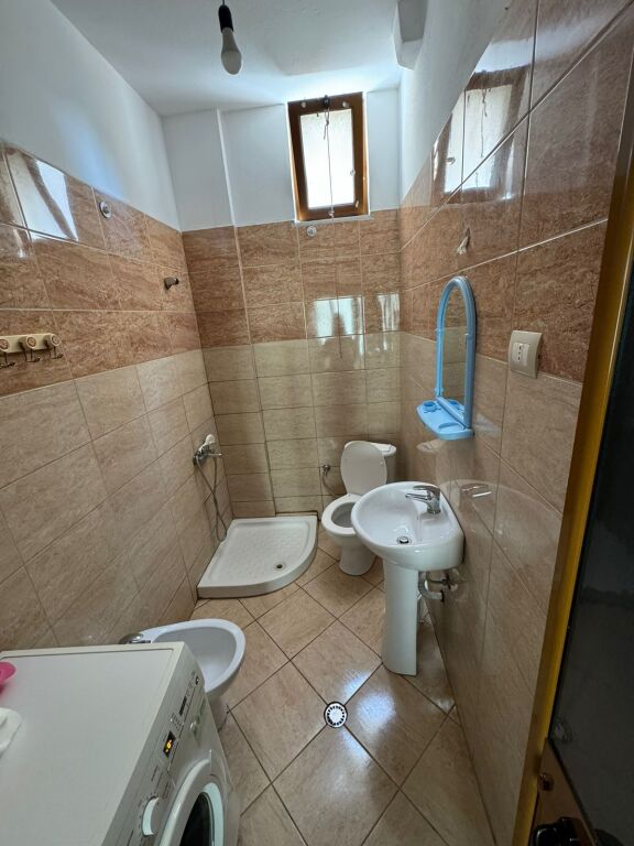 Apartament me Qera, Tirane