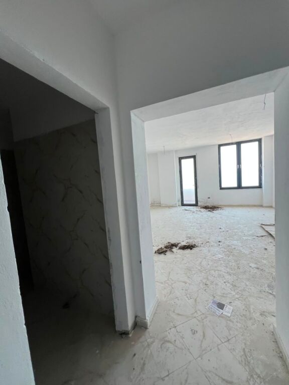 Shitet Apartament 2+1+2 në Vollga, tek Pallati 27-Katësh, Durrës