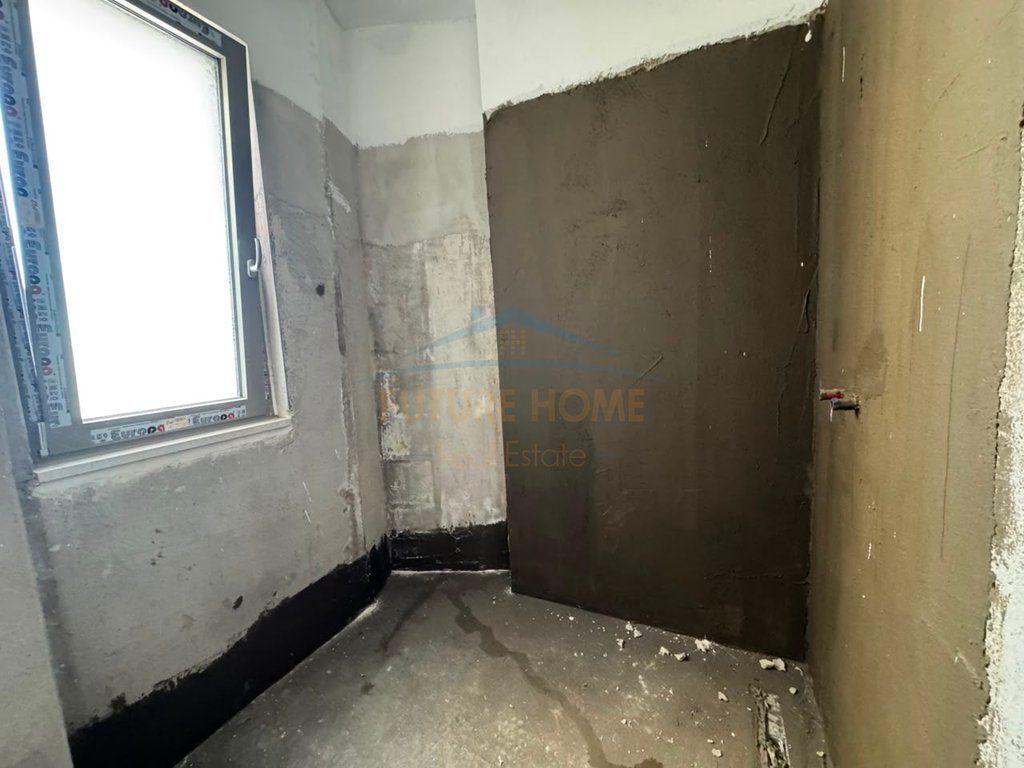 Shitet, Apartament 2+1+2+Post Parkimi, Green Valley, Liqeni I Thate.