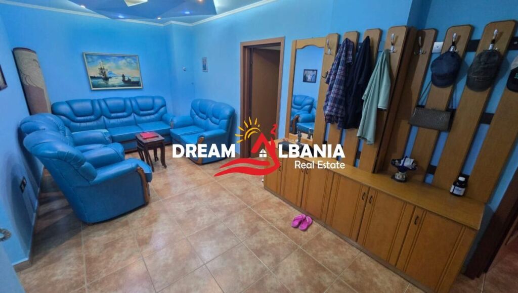 Shitet apartament 2+1+2 ne zonen e Bllokut prane Pallateve Agimi (ID 41212283)
