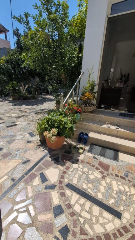 🏡 VILLA DI 3 PIANI IN AFFITTO – VICINO ALLA SCUOLA "2 GJELAT"