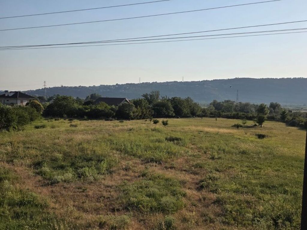 SHITET TOKË 9 000m2 NË GRYKË ZEZË, LEZHË