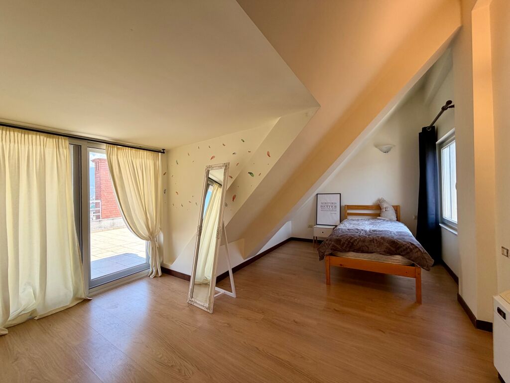 Affittasi Duplex 4+1+Parcheggio presso la Residenza "Kodra e Diellit"