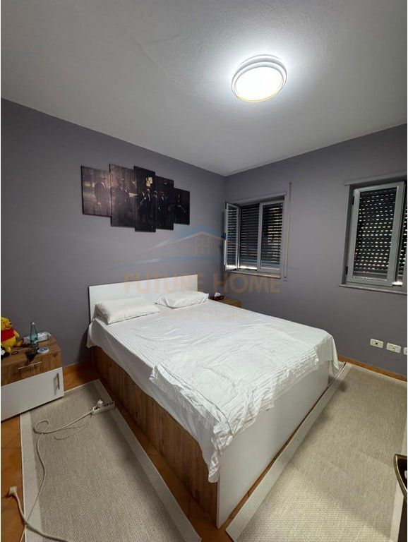 Shitet, Apartament 3+1+2+2 Poste Parkimi,  Pallati me Shigjeta.