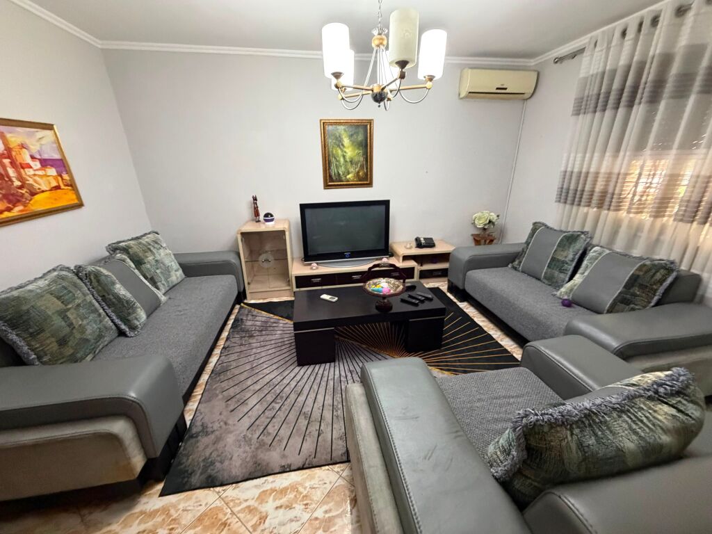 Shitet Apartament 2+1 me Post Parkimi dhe Dyqan – Zona e Ish Parkut të Autobuzave, Tiranë