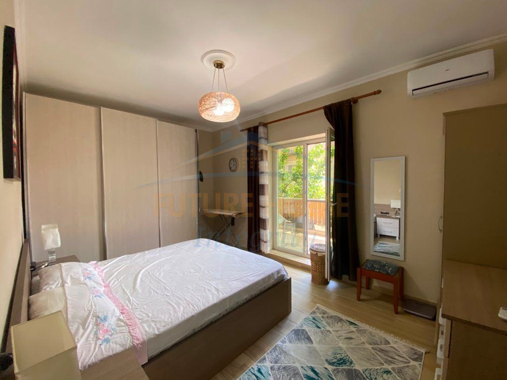Qera, Apartament 2+1, Ish  Tregu Elektrik, Tiranë.