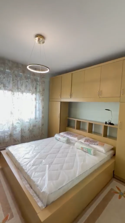 Apartamwnt 1+1+ post parkimi per qera Pazari i Ri !