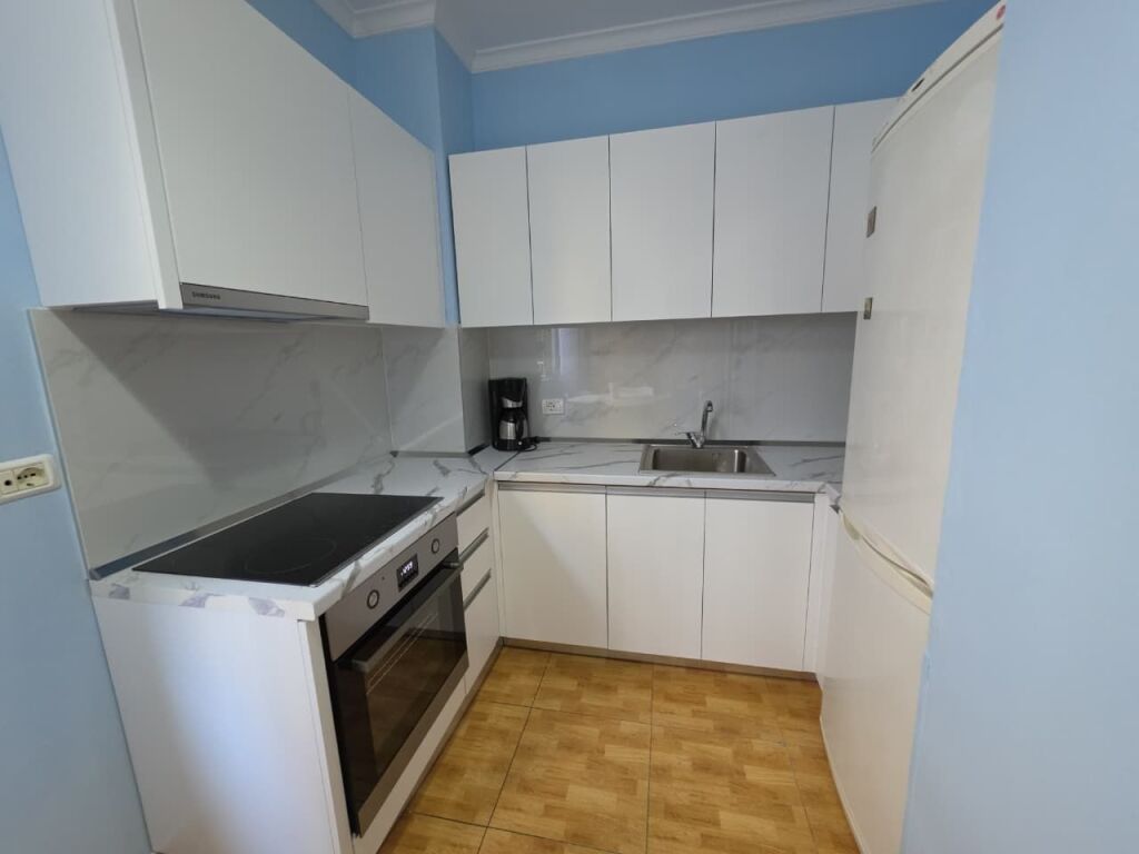 💥💥 In Affitto: Appartamento 2+1 📍 Via Barrikadave – Vicino alla Scuola "Sami Frashëri" | 75 m² | 60.000 Lek/Mese (Edificio con Ascensore) 🔥