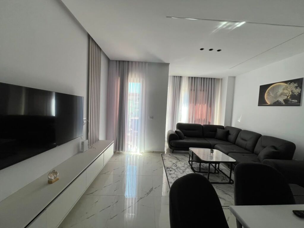 🏡 Jepet me qira apartament 2+1+2 + post parkimi  📍 Kompleksi Aura💰 Çmimi: 80.000 Lekë/muaj