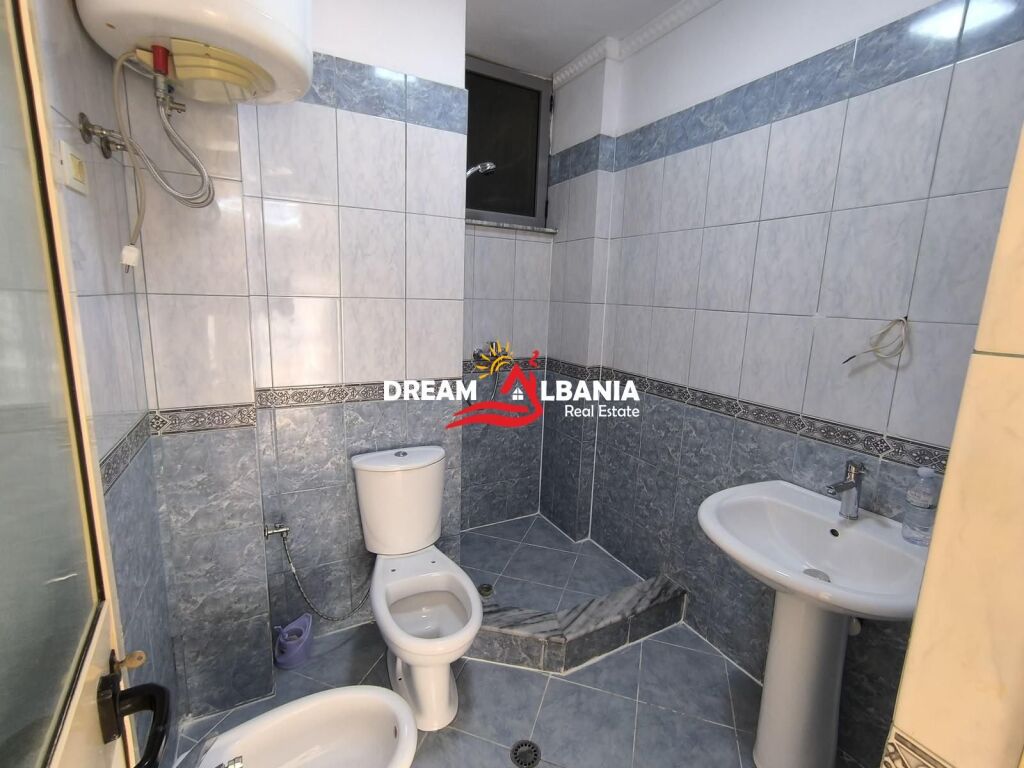 Shitet Apartament 2+1  prane Restorant Freskut, Tirane (ID 41212273)