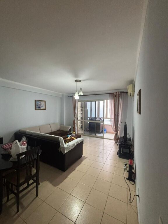 Apartment 2+1, Astir!