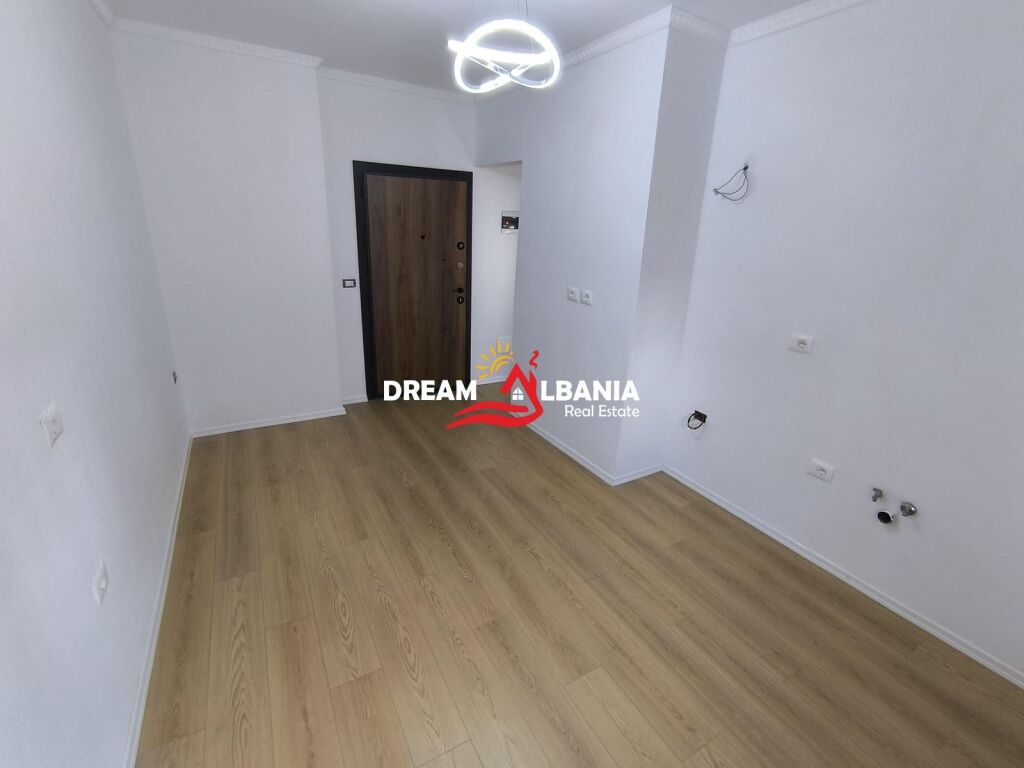 Shitet Apartament 2+1  prane Restorant Freskut, Tirane (ID 41212273)