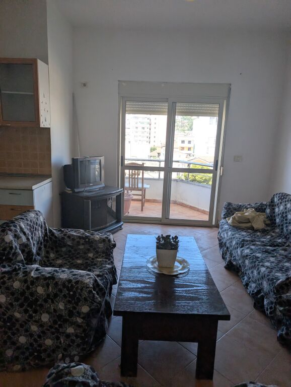 Shitet apartament fantastik 2+1 pranë Rajonit të Policisë!