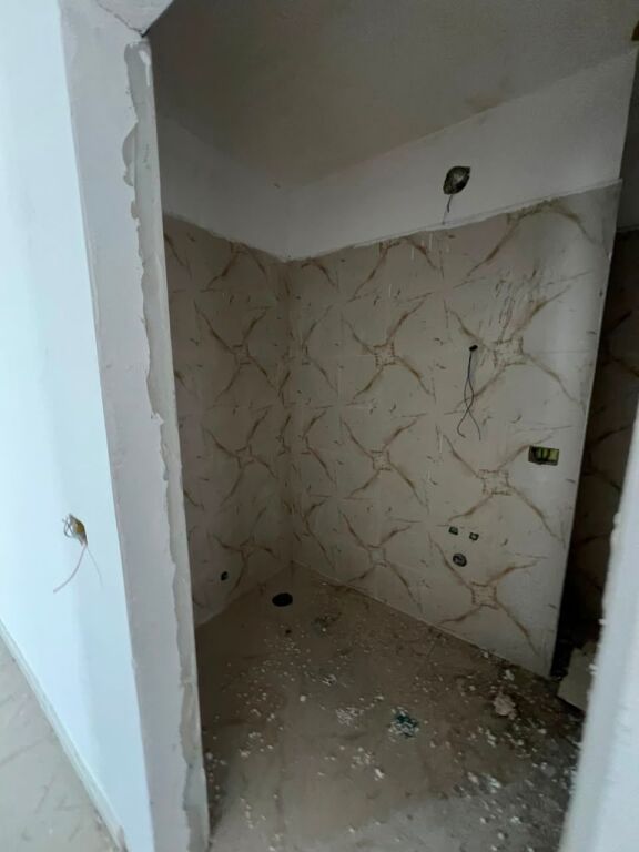 Shitet Apartament 2+1+2 në Vollga, tek Pallati 27-Katësh, Durrës