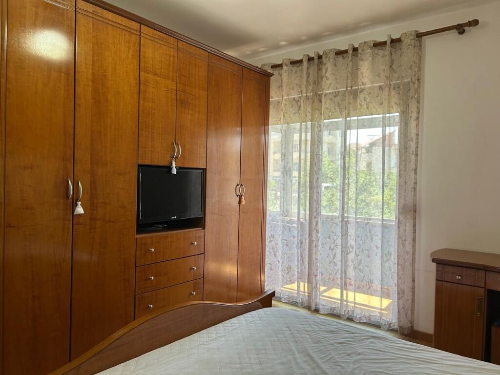 Qera | Apartament 2 + 1 | Rruga Shahin Toçi | 600 €/muaj
