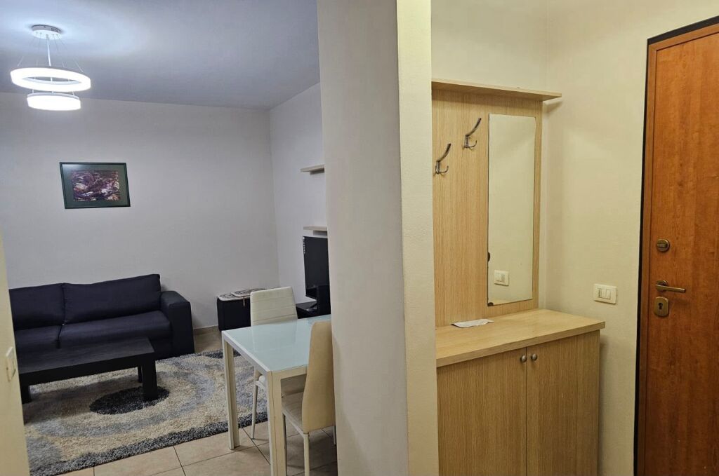 Jepet me qera apartament 2+1  rruga 5 maji/ tek Concord Center