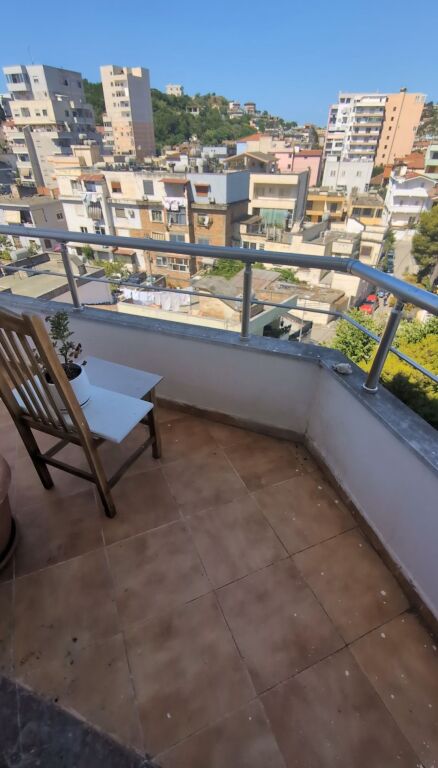 Shitet apartament fantastik 2+1 pranë Rajonit të Policisë!