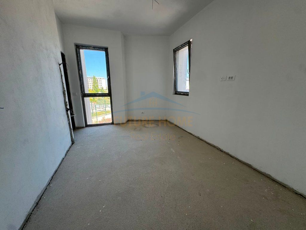 Shitet, Apartament 2+1+2+Post Parkimi, Green Valley, Liqeni I Thate. Empire71565