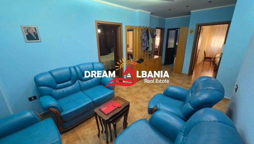 Shitet apartament 2+1+2 ne zonen e Bllokut prane Pallateve Agimi (ID 41212283)
