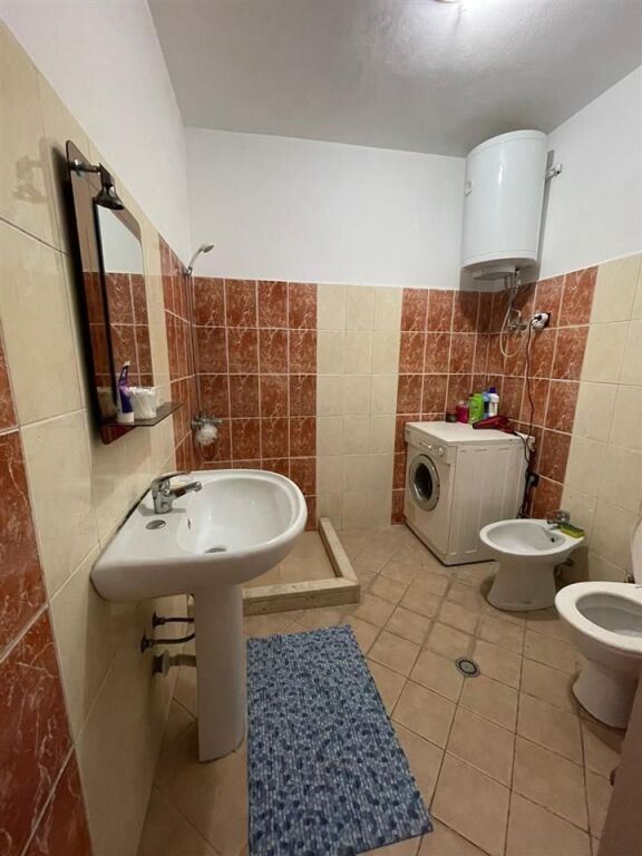 🏢Fresk,prane Furre Buke Europa jepet me qera apartament1+1,i mobiluar 37,000 leke.  