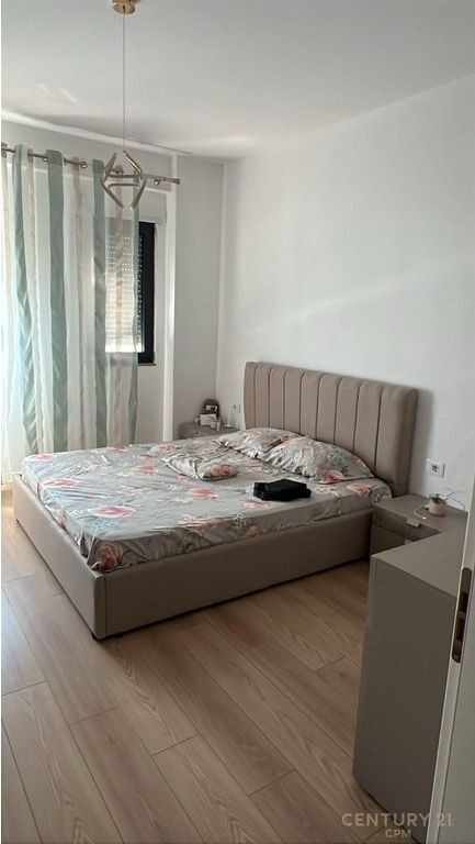 OASIS , UNAZA E RE JAPIM ME QIRA APARTAMENT 1+1