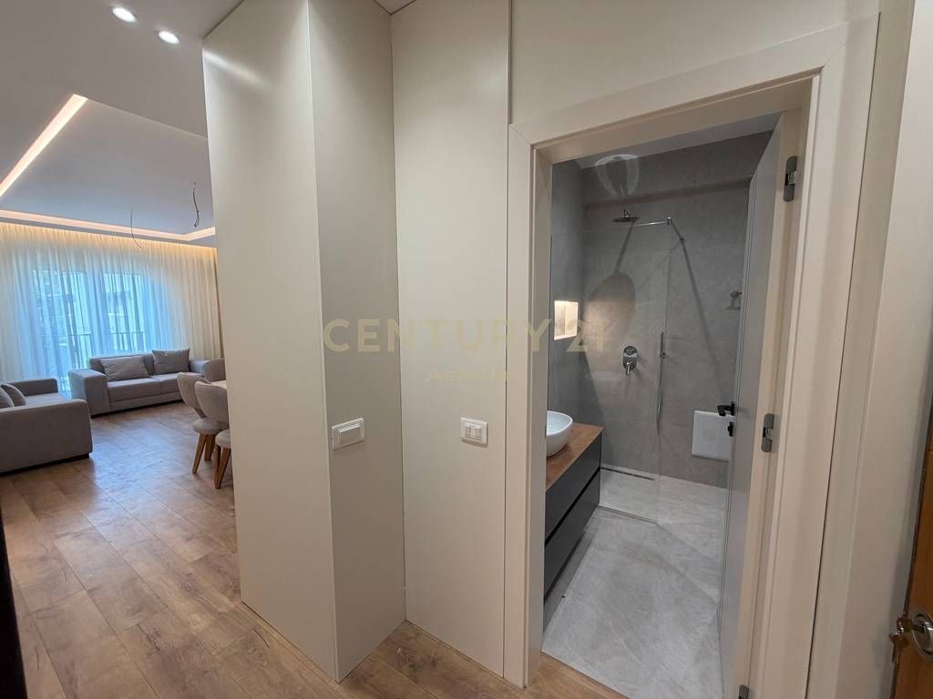 Apartament 2+1 me Qira – Rruga e Barrikadave