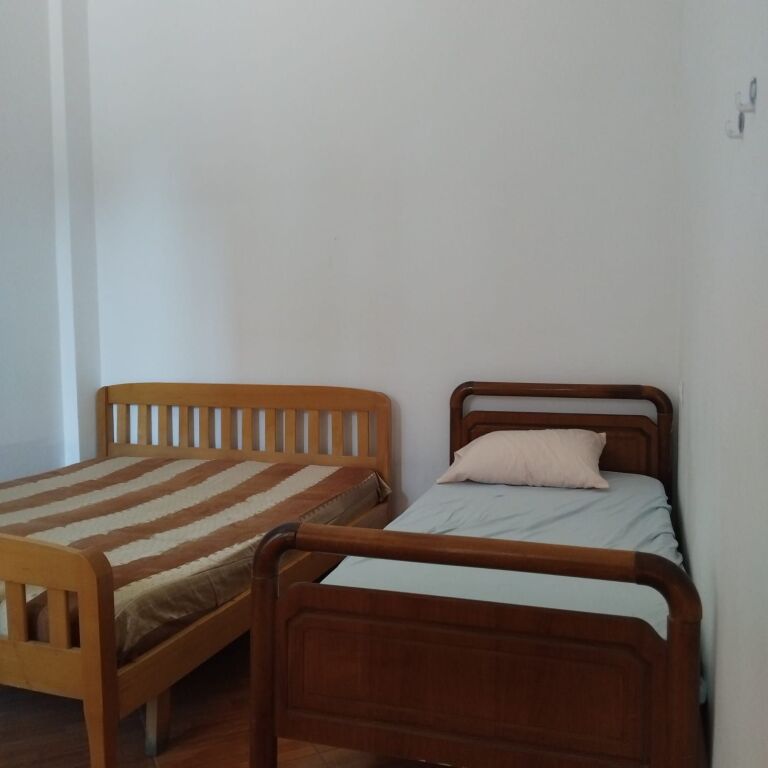 Apartament 1+1 me qira – prane spitalit amerikan 2 , cmimi - 300€ !
