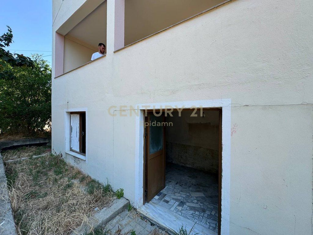 Vilë 3-Katëshe për Shitje ne Rrashbull
