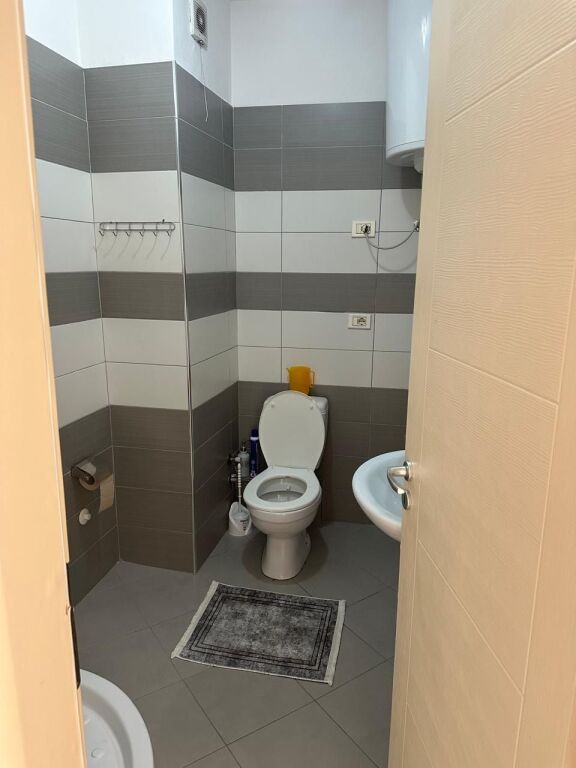 Apartament 2+1 me qira tek Kthesa e Kamzes!