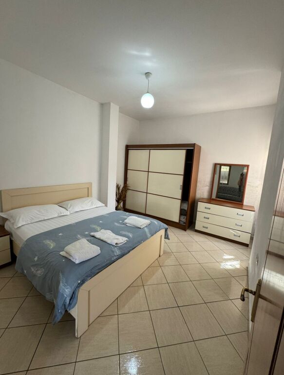Apartament me Qera, Tirane