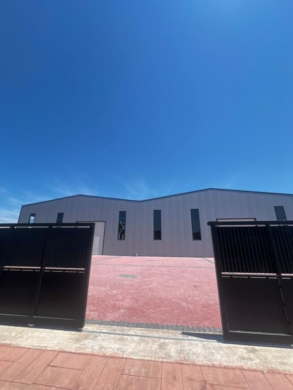 CAPANNONE IN AFFITTO VICINO AL NUOVO PORTO DI DURAZZO