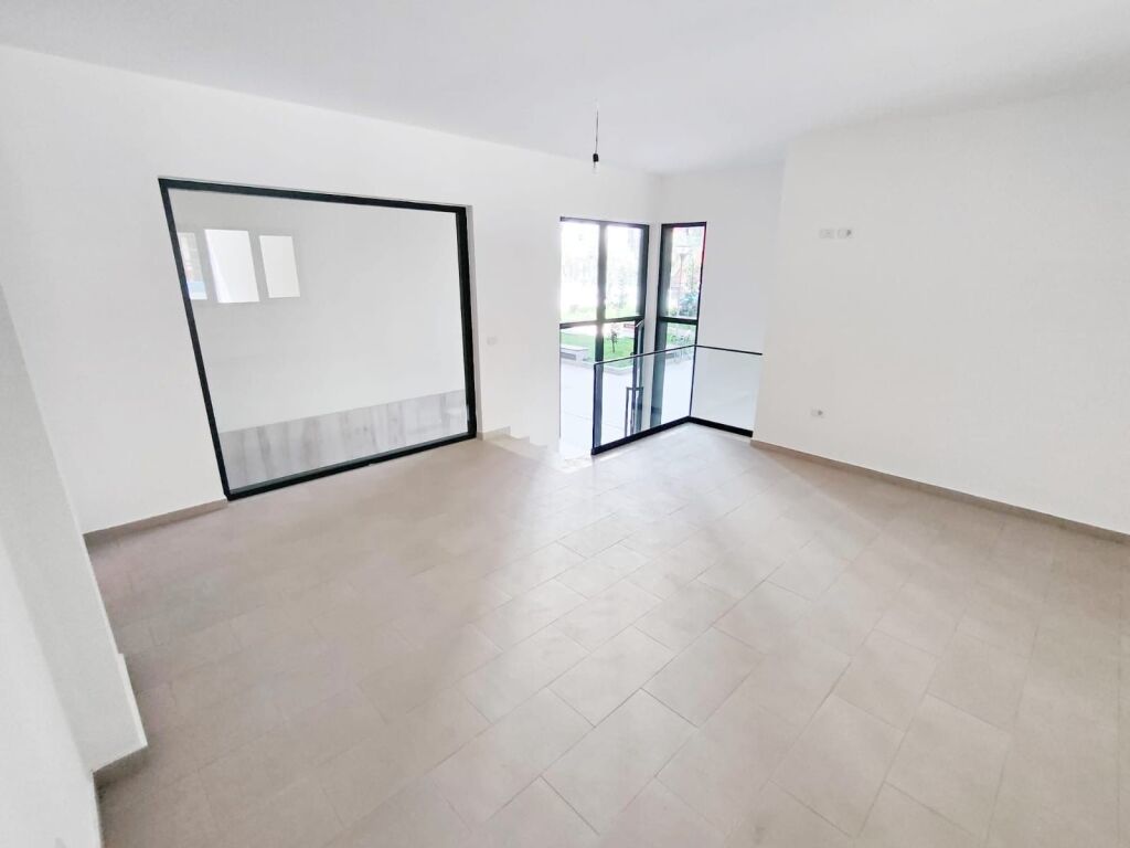 Shop for Rent Green City Complex Astir !