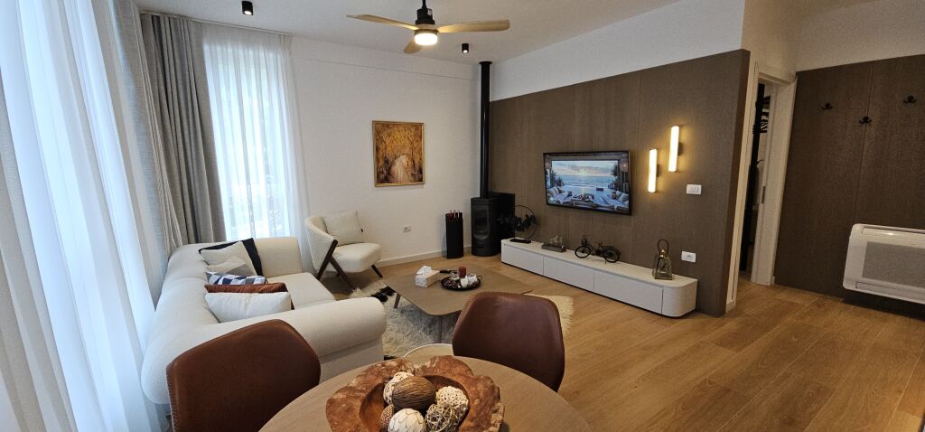 Shitet apartament Elitar 1+1 në Tushemisht, Pogradec
